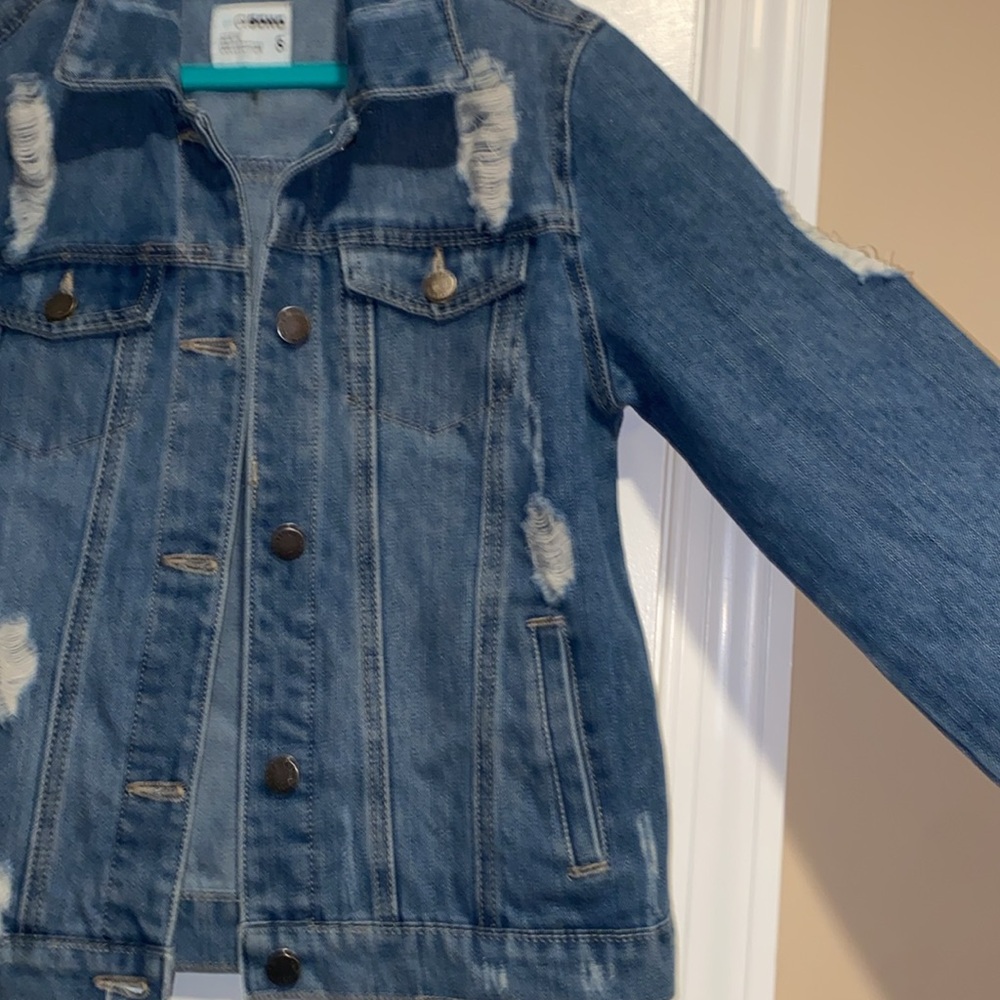2 DENIM JACKETS ✨ - Picture 9 of 11